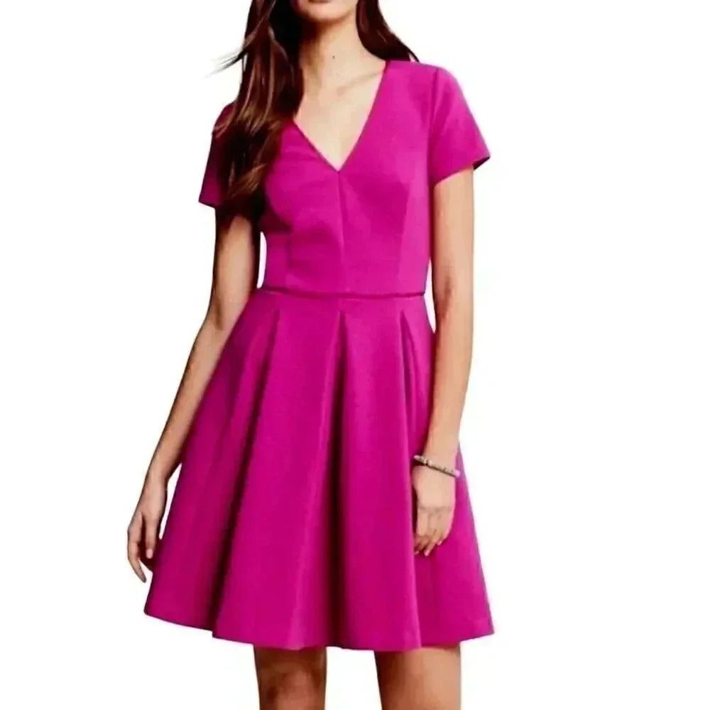 Banana Republic Women's Fuschia Poly/Cotton/Spandex V-Neck Short Sleeve Pleated